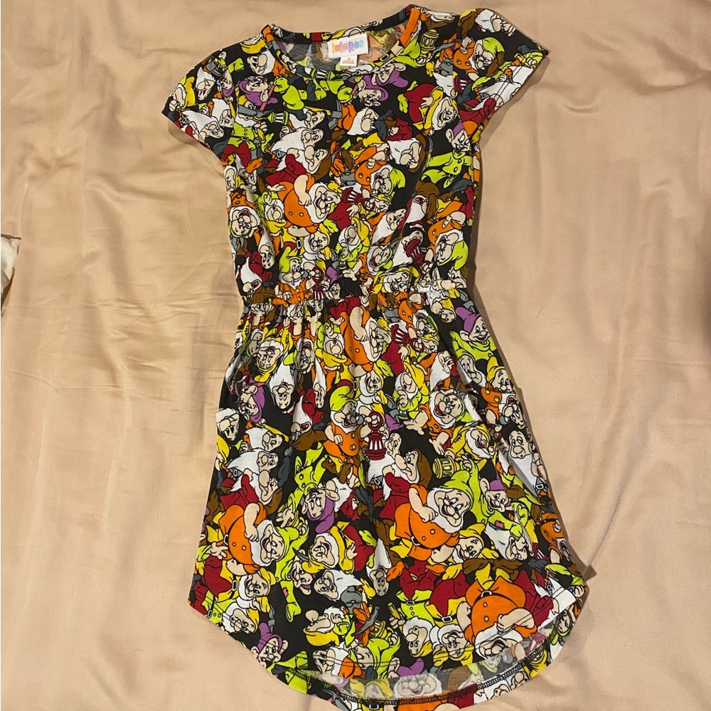 LuLaRoe Disney girls dress size 4, seven dwarfs Snow White pattern. In EUC.